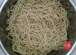 Home version of hot dry noodles recipe 4