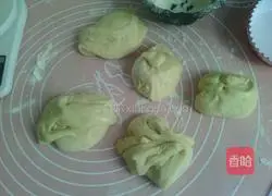 Illustration of how to make croissants 4