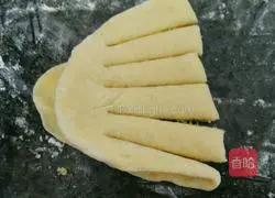 Illustration of how to make Chinese coconut bread 8