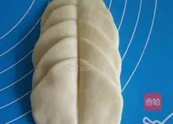 Illustration of how to make rose bread (hand-kneaded version) 7