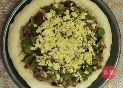 Illustration of how to make bacon pizza 9