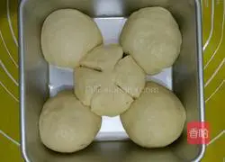 Illustration of how to make red bean paste bread 9