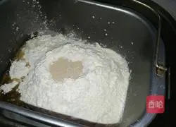 Illustration of making honey bean sweet bread 2