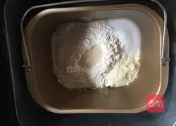 Illustration of how to make light butter bread 2