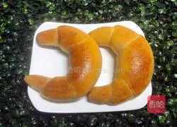 Illustration of how to make croissants 14