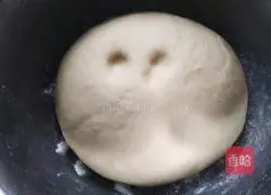 Illustration of how to make cherry blossom honey buns 5