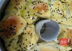 Illustration of making red date bread 12