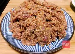 Illustration of how to make Sichuan-style steamed beef with rice flour 8