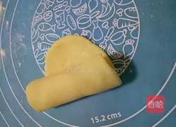 Illustration of how to make mini sausage bread 11