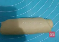 Illustration of how to make honey buns 8