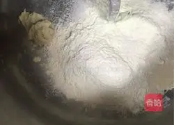 Illustration of how to make Duobao soft European bread 1