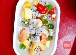 Illustration of how to make fruit salad 9