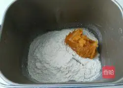 Illustration of how to make pumpkin toast bread 2