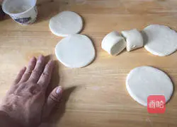 Illustration of how to make custard buns 12