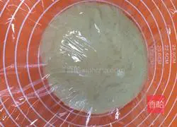 Illustration of how to make chives, sesame and meat floss rolls 5