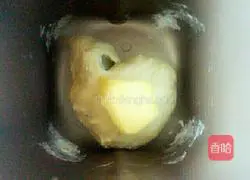 Illustration of how to make windmill raisin bread 3