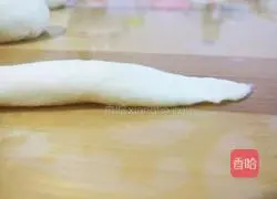 Illustration of how to make screw buns 9