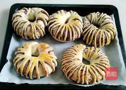 Illustration of how to make bean paste bagels 15