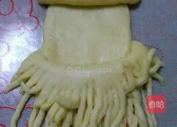 Cute Santa Bread Recipe Illustration 10