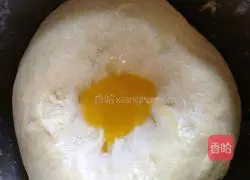 Illustration of how to make mini sausage bread 4