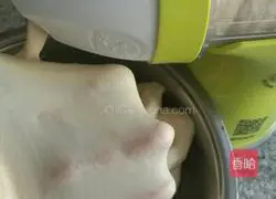 Illustration of how to make rose bread 2