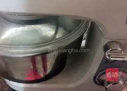 Illustration of how to make classic buns 3