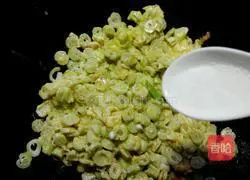 Illustration of how to make braised beans and noodles 4