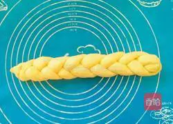 Illustration of how to make garland cheese bread (soup) 15