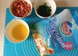 Illustration of how to make scallion, meat floss, ham and cheese bread 7