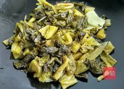 Illustration of how to make pickled cabbage, tofu and fish head soup 9