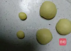 Cute Santa Bread Recipe Illustration 3