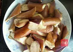 Illustration of how to stir-fry eggplant with tomato sauce 5