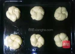 Illustration of how to make green onion, seaweed and meat floss bread 14