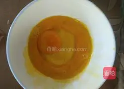 Illustration of how to make meat floss rolls 6