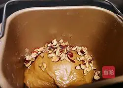 Illustration of how to make healthy brown sugar and red date bread 5