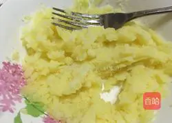 Illustration of how to make tuna salad 3