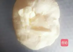 Illustration of how to make scallion sausage bread 4