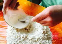 German crispy crust Illustration of how to make pizza 2