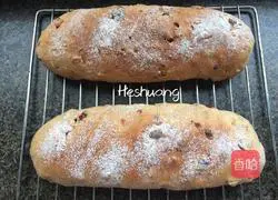 Illustration of how to make walnut and cranberry soft European buns (medium seeding method) 15