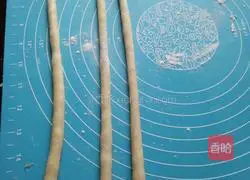 Illustration of how to make crispy braided bread 4