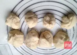 Illustration of how to make caterpillar jam bread 2