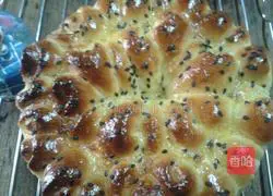 Illustration of making hand-torn bread 13