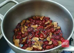 Illustration of how to make jujube bread 2