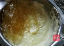 Illustration of how to make cake roll cheese mousse (six inches) 8