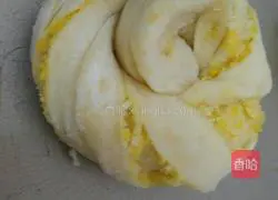 Illustration of how to make Chinese coconut bread 11