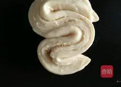 Illustration of how to make cranberry hand-shredded buns 6