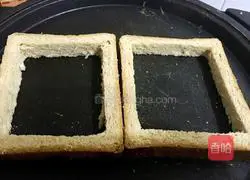 Illustration of how to make egg and ham toast 2