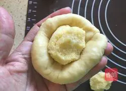 Illustration of how to make cartoon fish bread 11