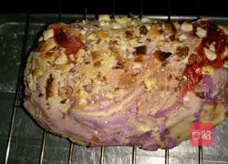 Illustration of how to make Haakon bread (stuffed sweet potato and fish paste) 14