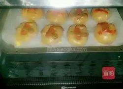 Illustration of how to make ham sausage and black pepper salad dressing bread 6